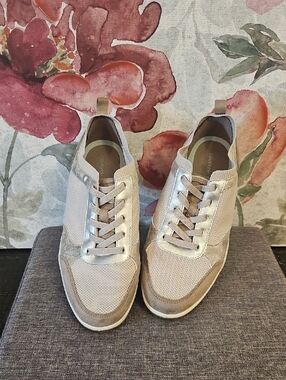 Life Stride Women's Sneakers - Beige & Silver